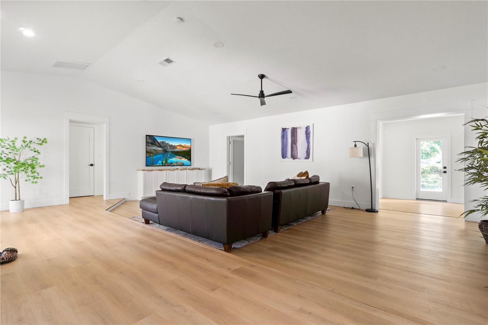 565 SANDY HOOK RD — photo 10