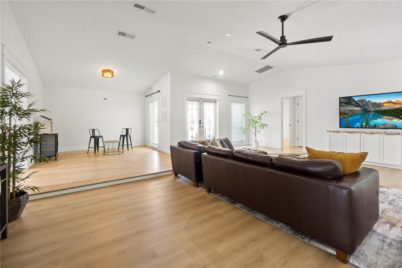 565 SANDY HOOK RD — photo 11