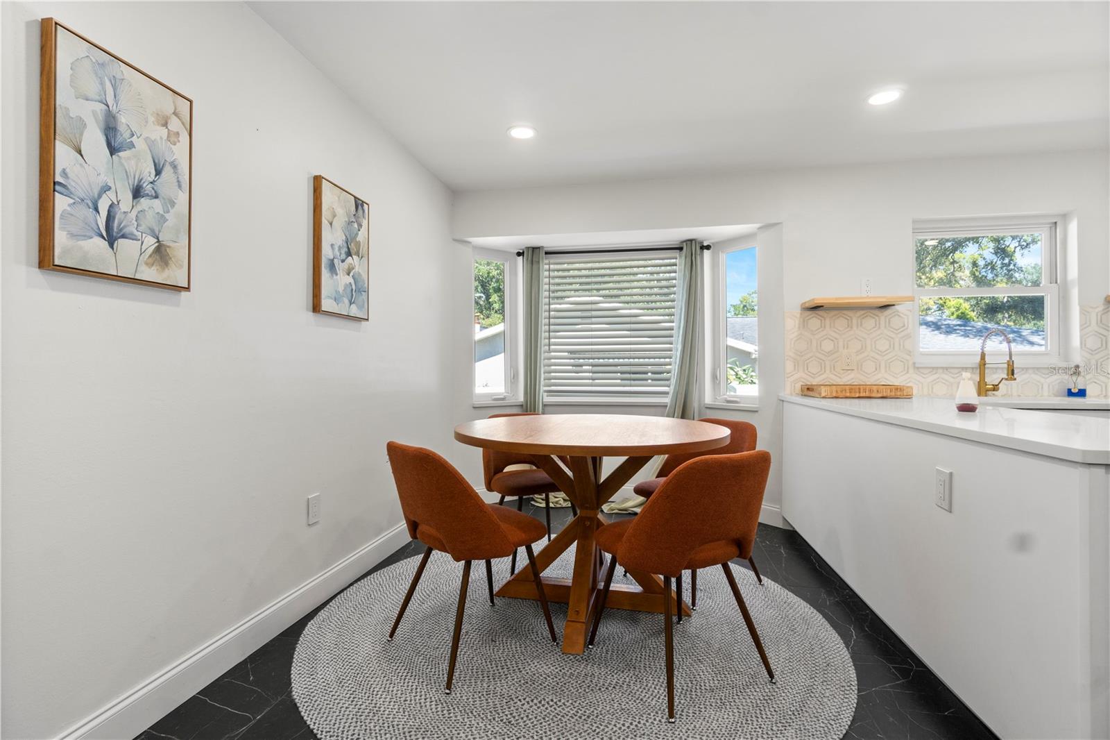 565 SANDY HOOK RD — photo 12
