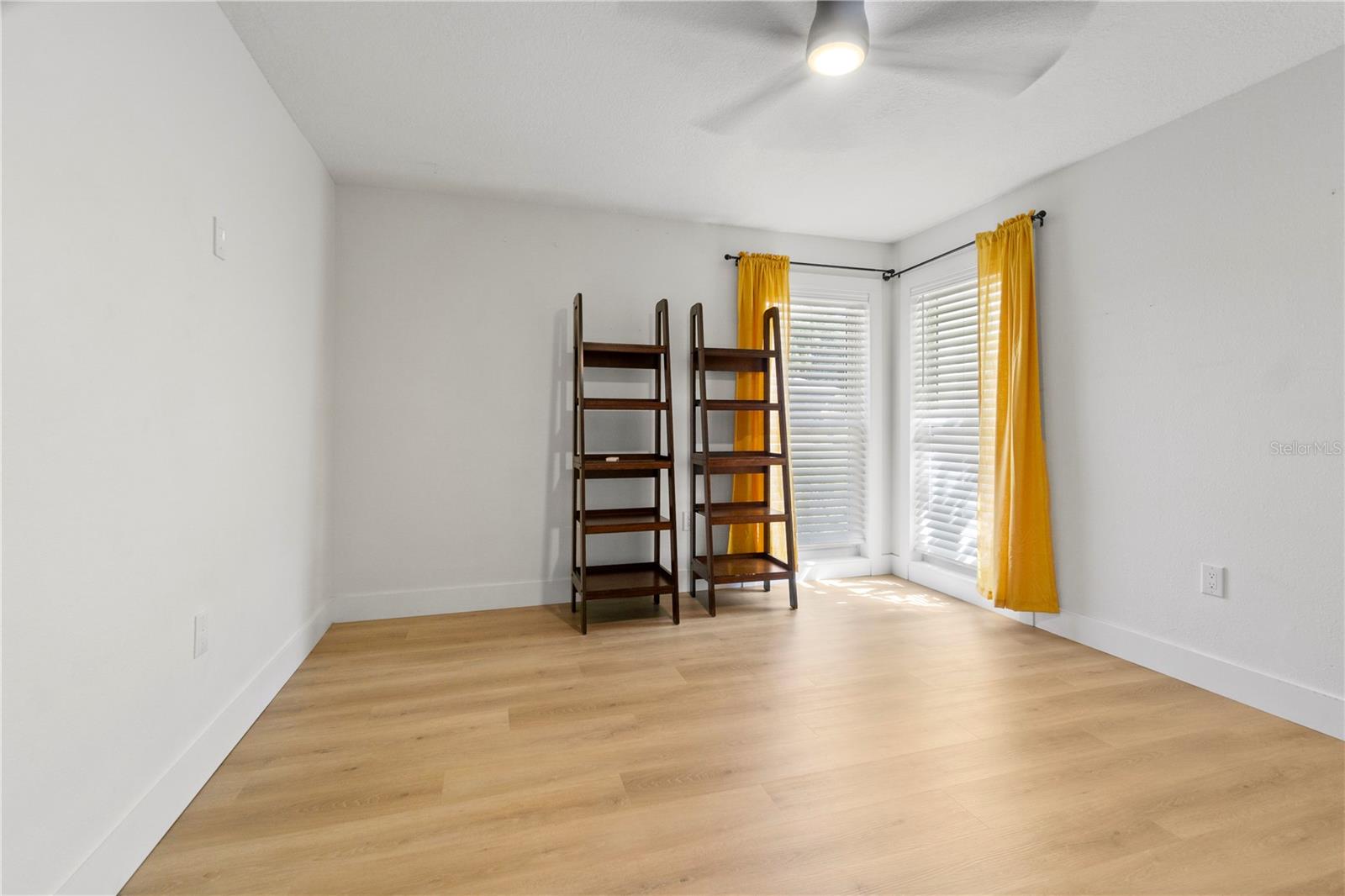 565 SANDY HOOK RD — photo 28