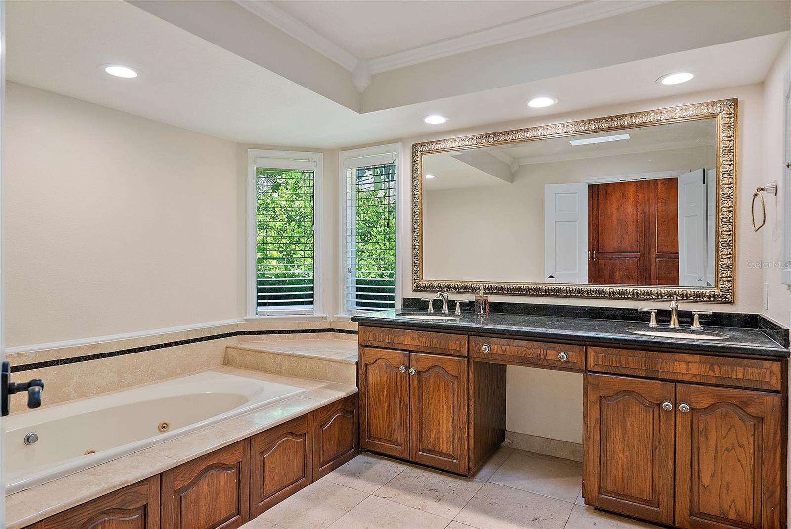2371 LANDINGS CIR — photo 31