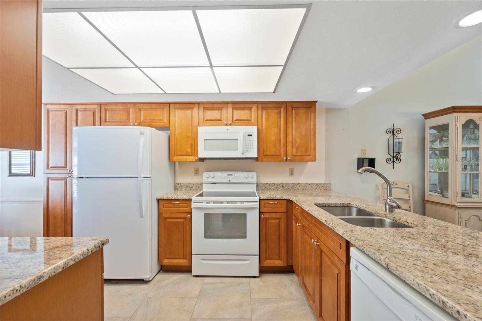3310 LORI LN — photo 6