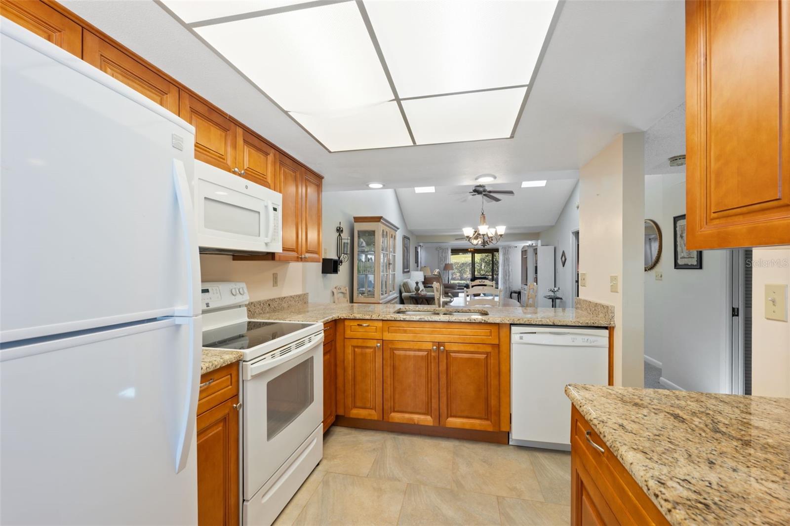 3310 LORI LN — photo 7