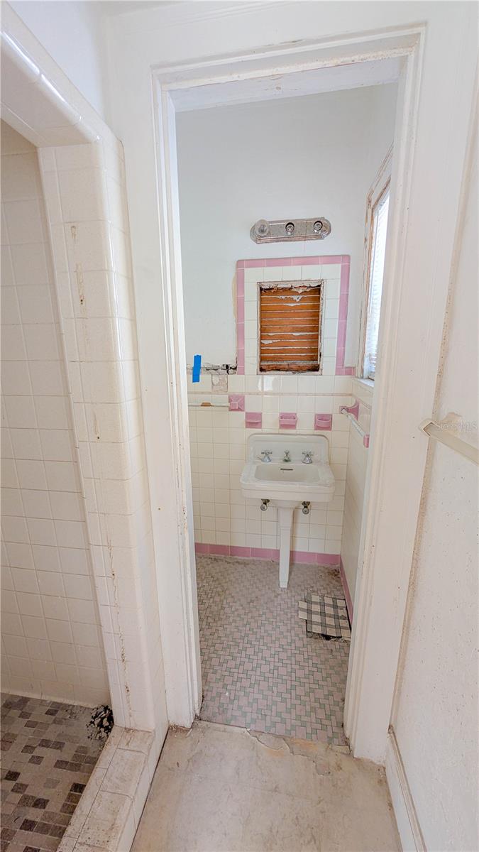 852 4TH AVE N — photo 11