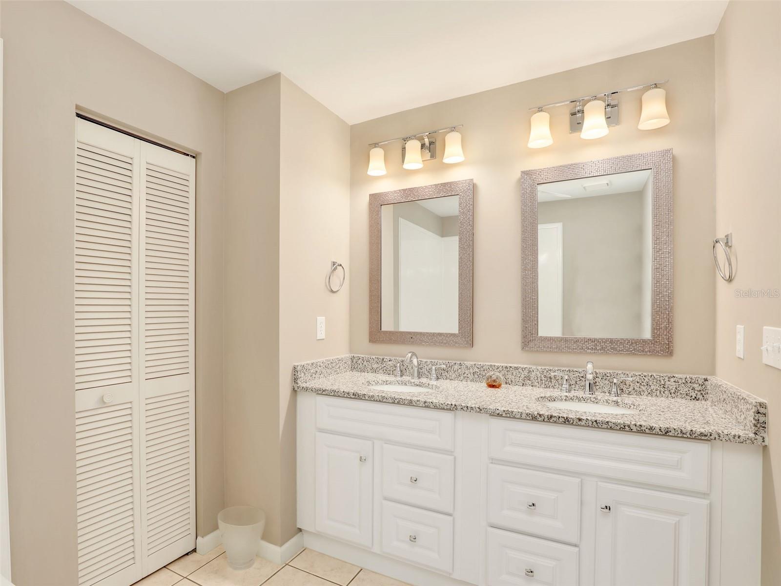 623 OAK HILL CIR #28 — photo 23