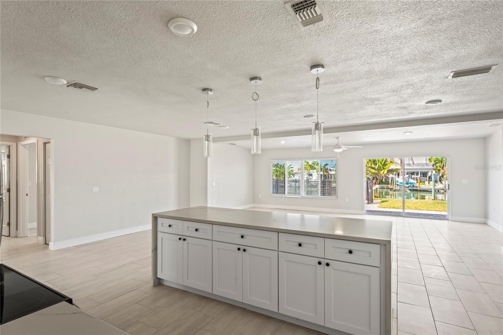 516 CRYSTAL DR — photo 8