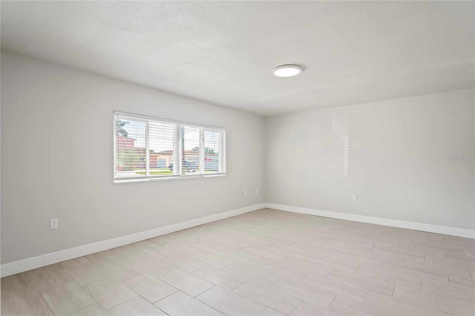 516 CRYSTAL DR — photo 18