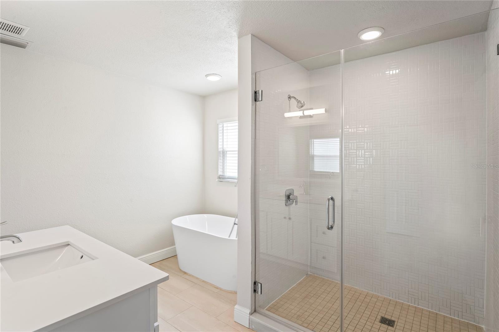 516 CRYSTAL DR — photo 13