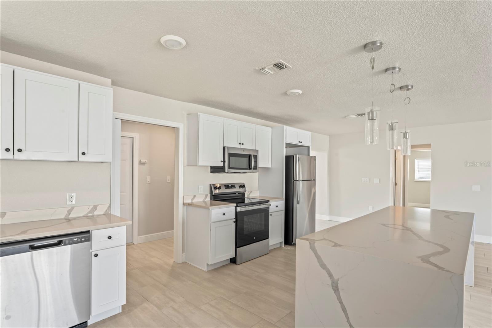 516 CRYSTAL DR — photo 9