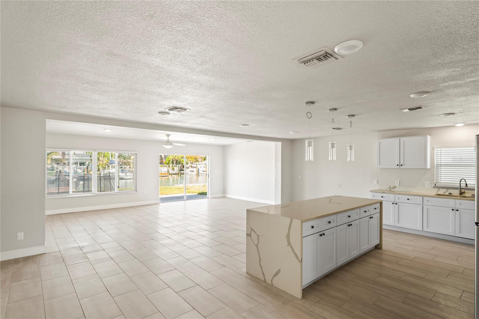 516 CRYSTAL DR — photo 4
