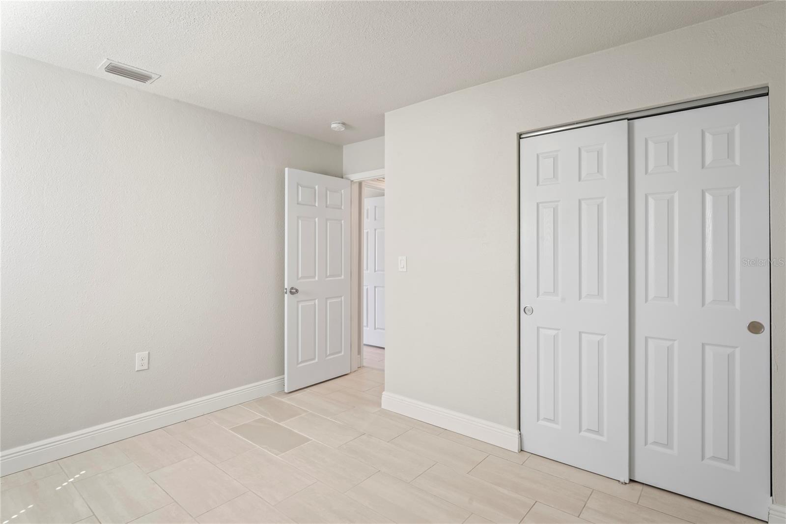 516 CRYSTAL DR — photo 16