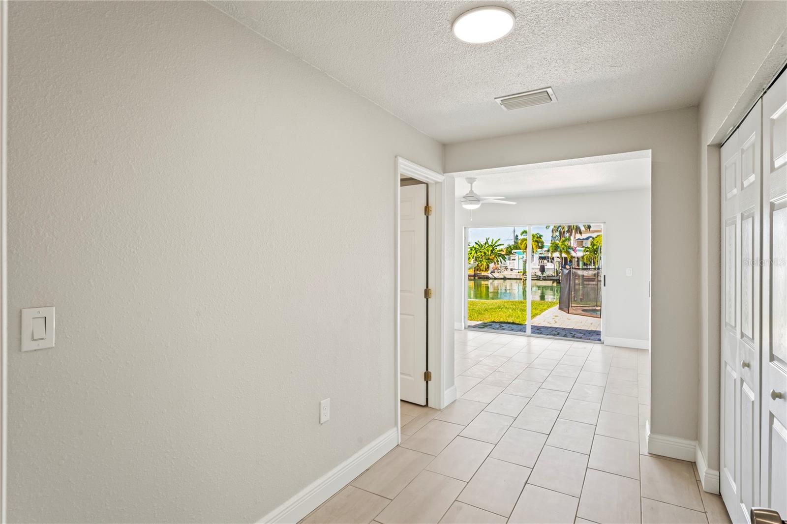 516 CRYSTAL DR — photo 11
