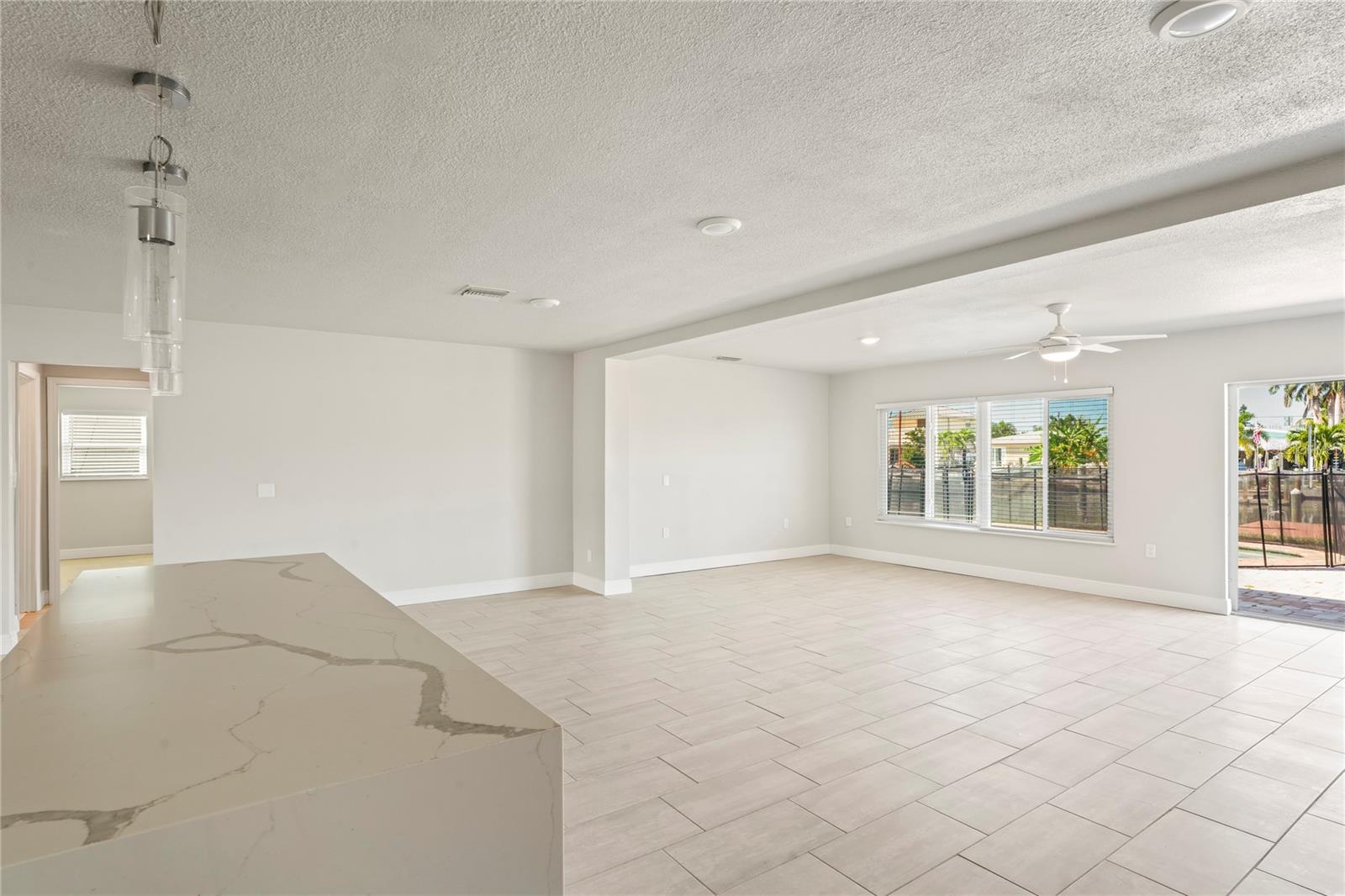 516 CRYSTAL DR — photo 10