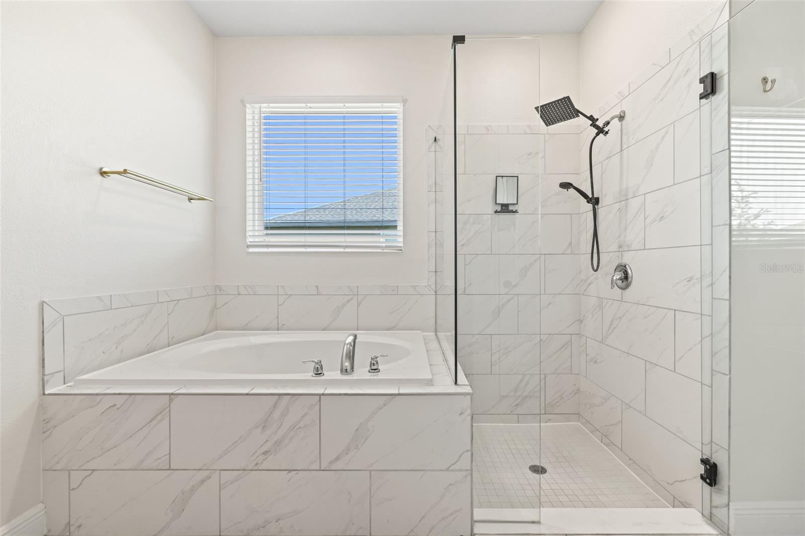 6232 SEA AIR DR — photo 27