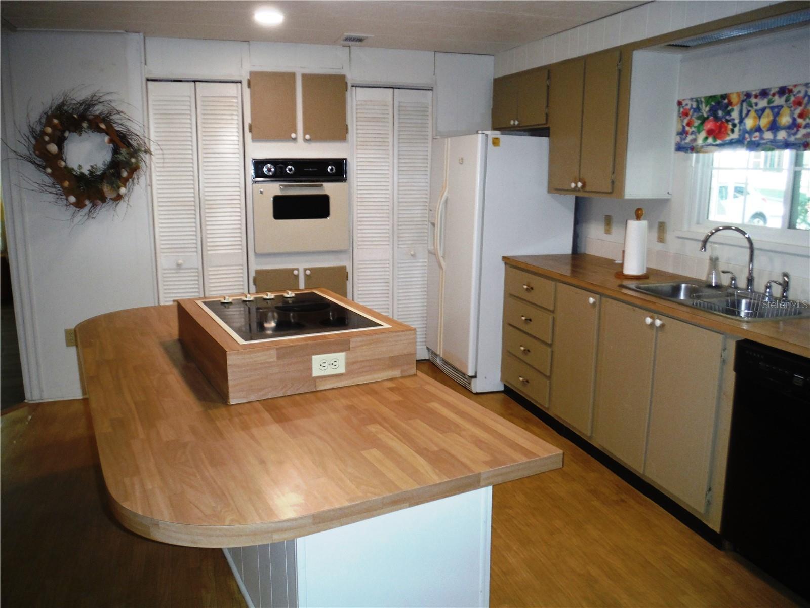 141 FOREST LN #13 — photo 8