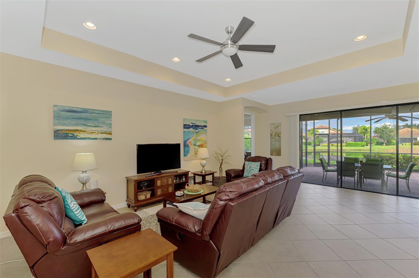 1050 BLUFFWOOD DR — photo 9