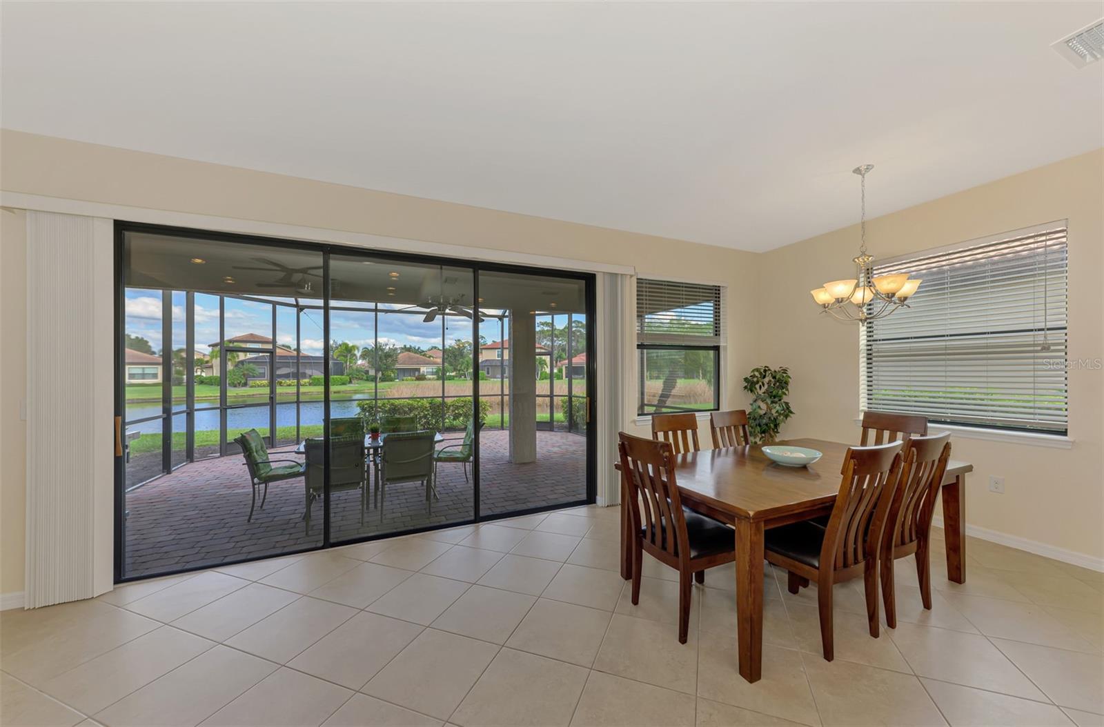 1050 BLUFFWOOD DR — photo 25