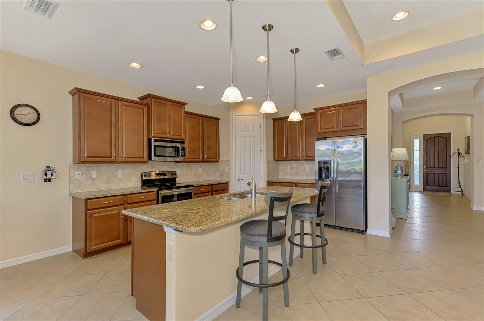 1050 BLUFFWOOD DR — photo 11