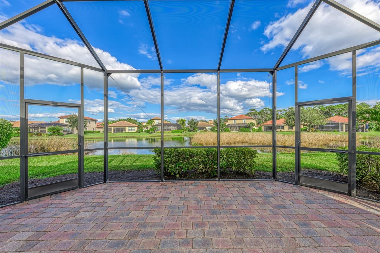 1050 BLUFFWOOD DR — photo 48