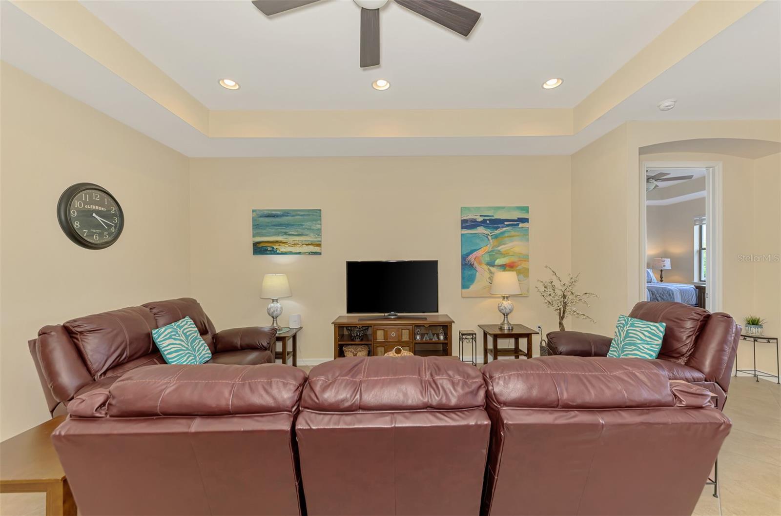 1050 BLUFFWOOD DR — photo 24