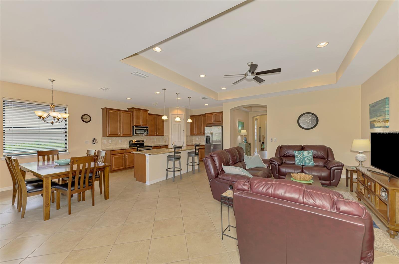 1050 BLUFFWOOD DR — photo 14