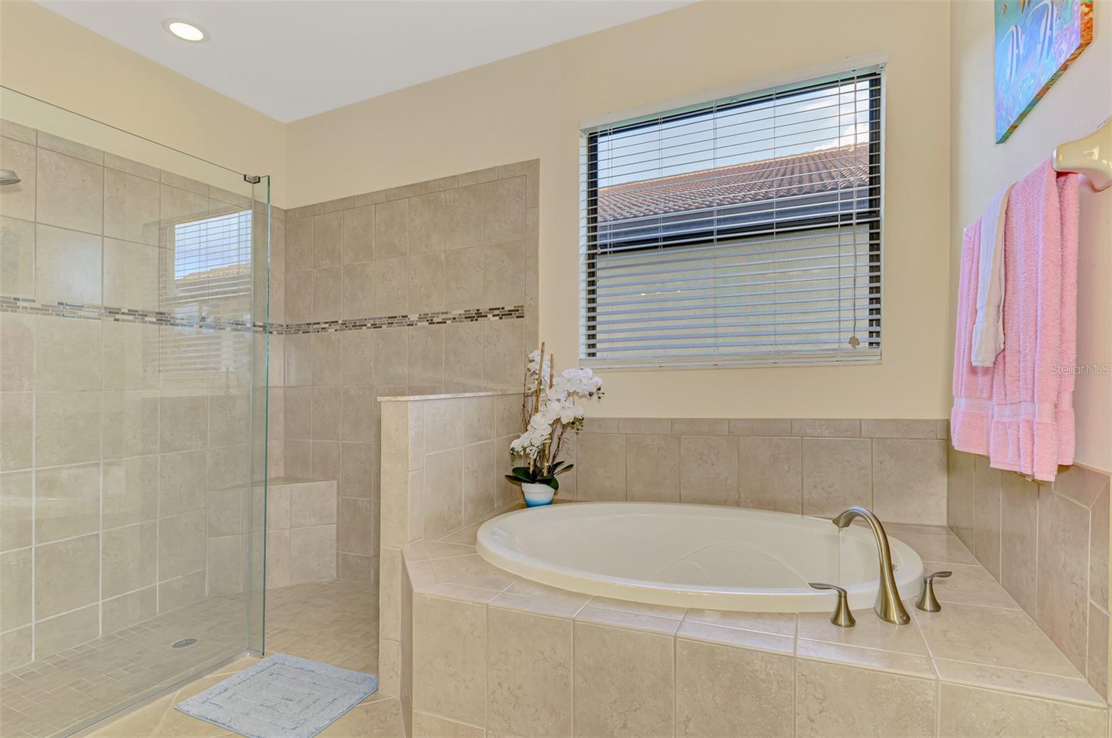 1050 BLUFFWOOD DR — photo 32