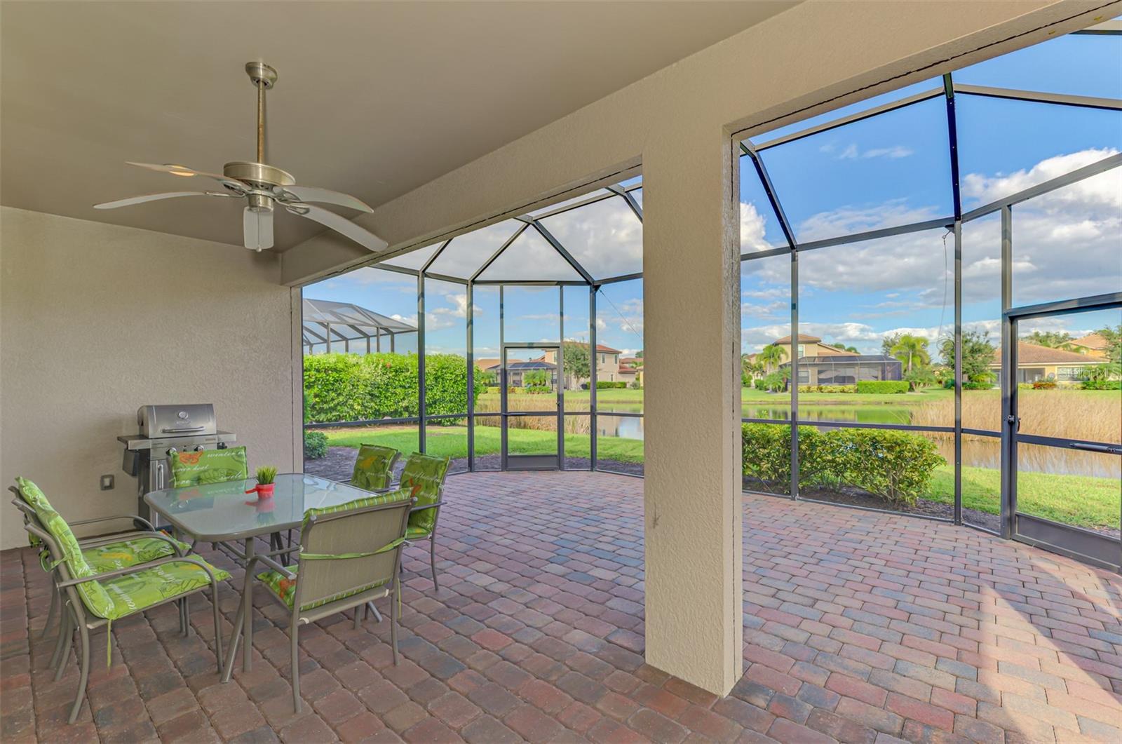 1050 BLUFFWOOD DR — photo 45