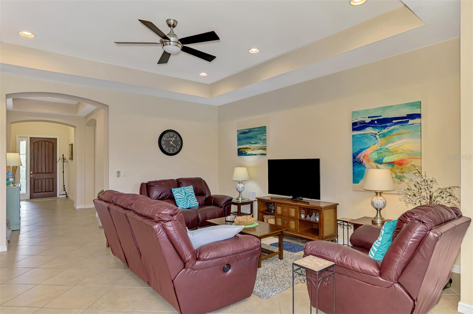 1050 BLUFFWOOD DR — photo 8