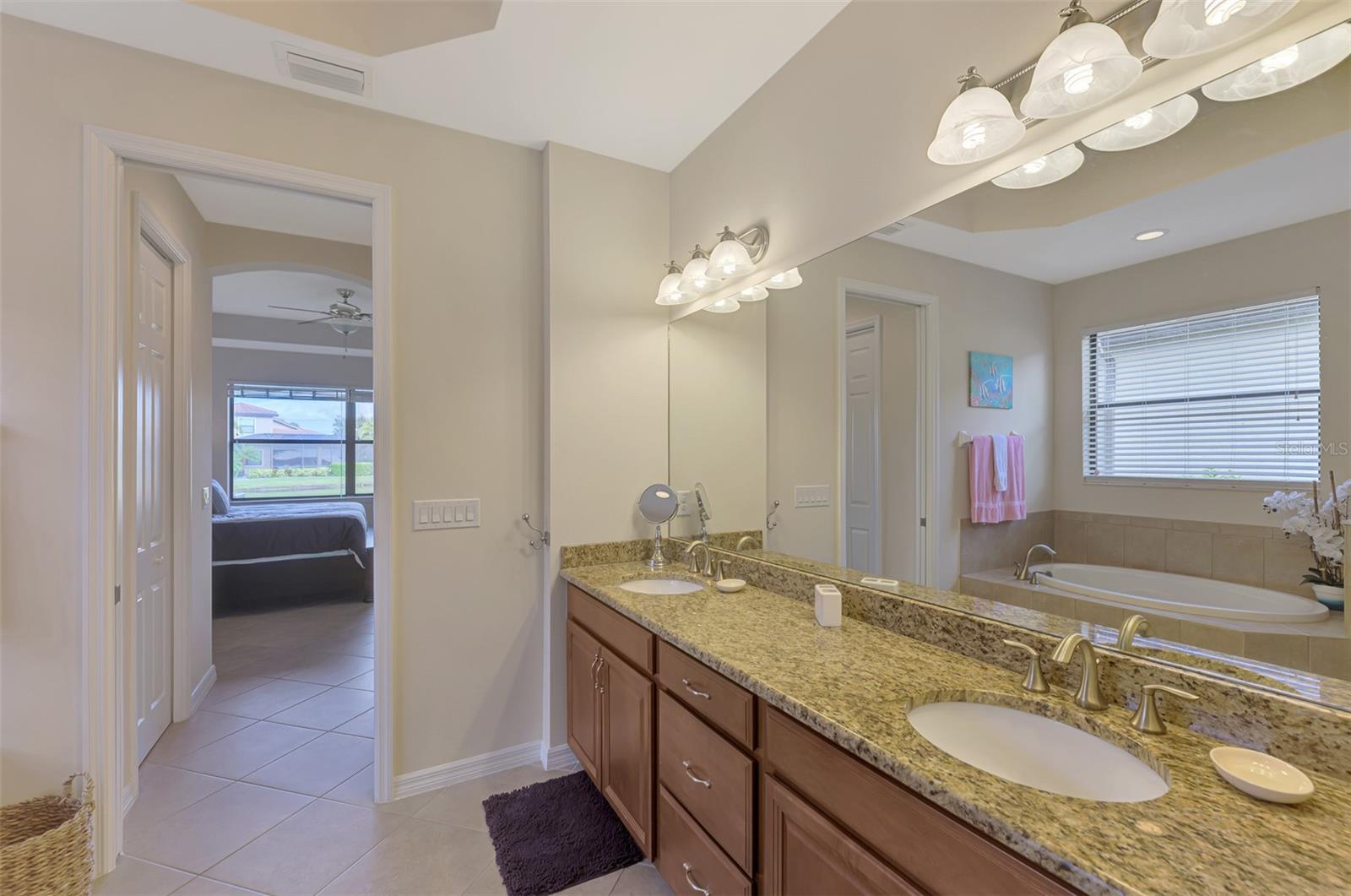 1050 BLUFFWOOD DR — photo 34