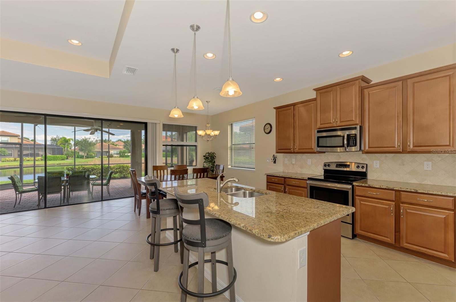 1050 BLUFFWOOD DR — photo 23