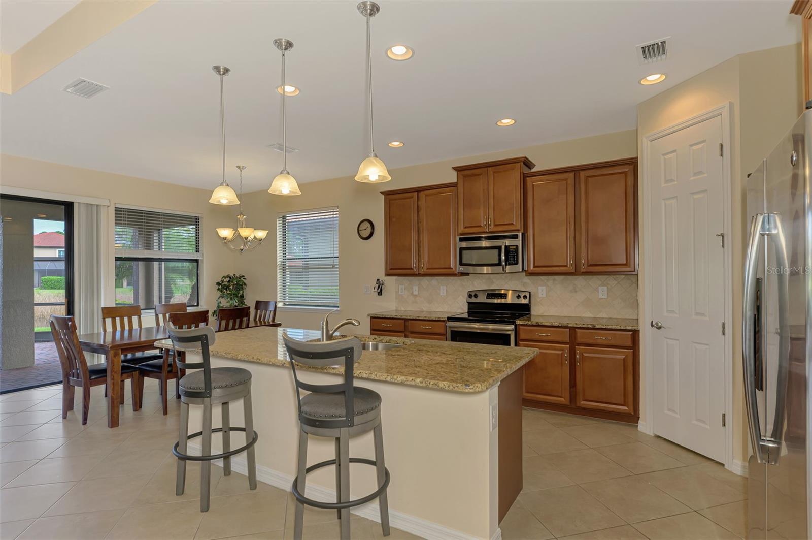 1050 BLUFFWOOD DR — photo 21
