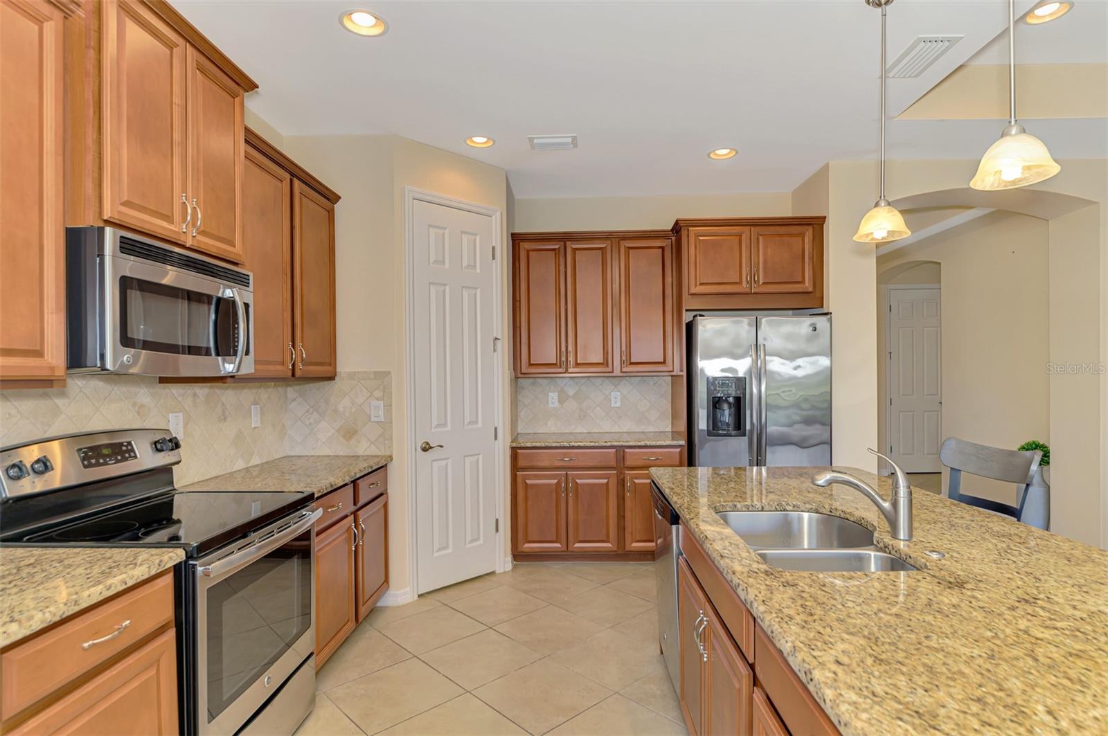 1050 BLUFFWOOD DR — photo 10