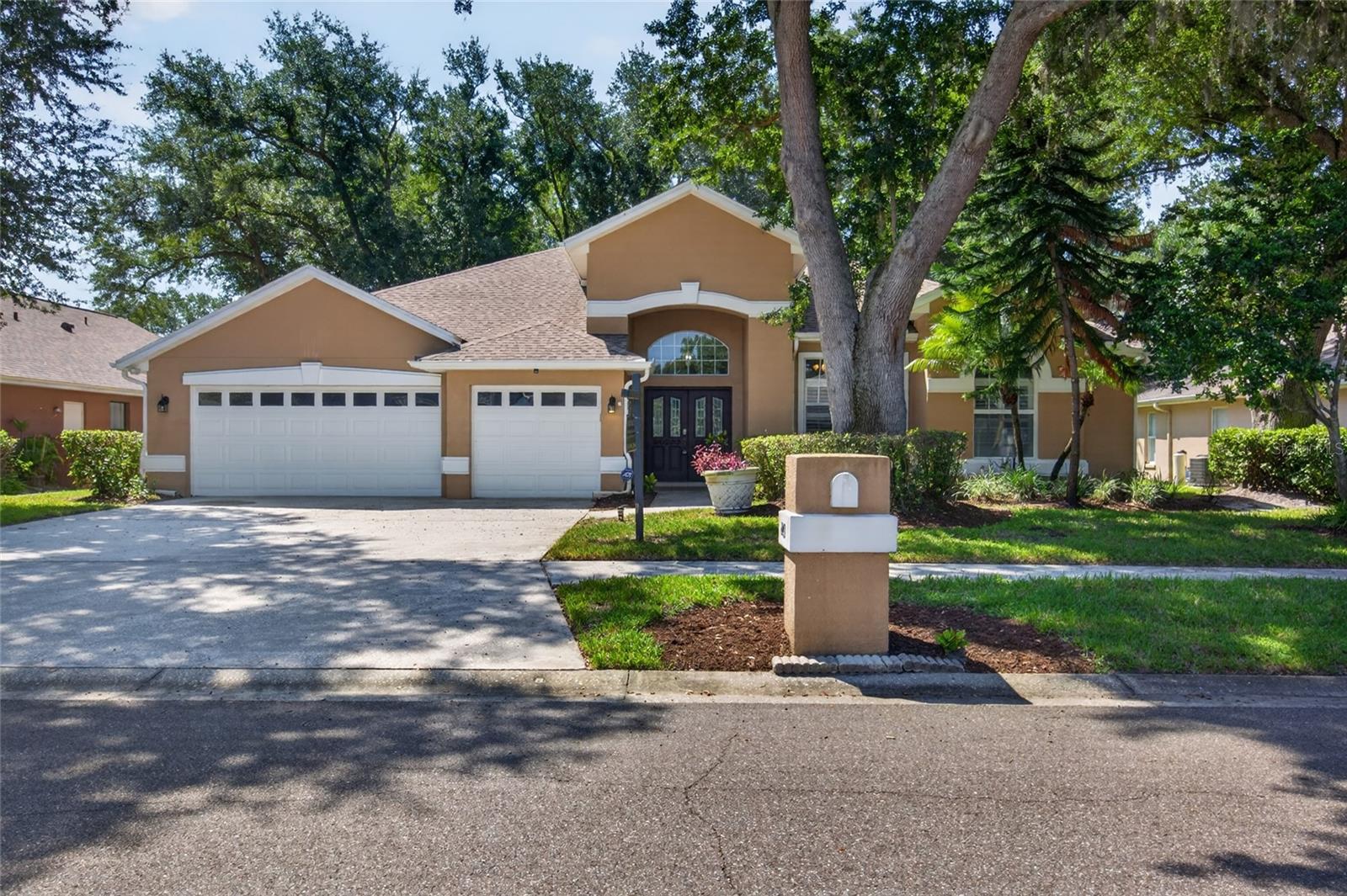 2243 EAGLE BLUFF DR — photo 3