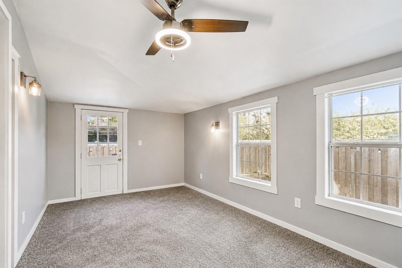 906 E HAMILTON AVE — photo 32