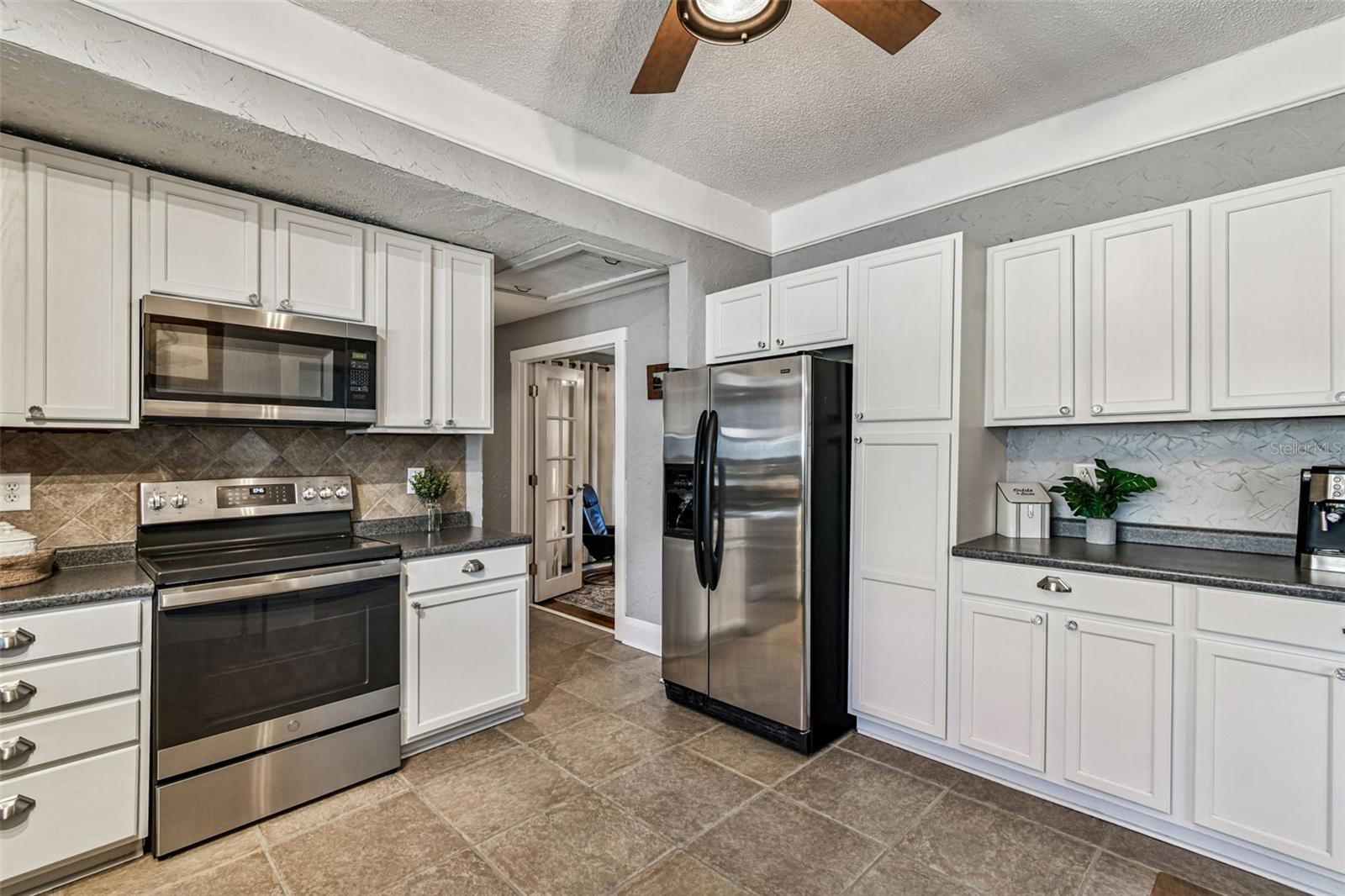 906 E HAMILTON AVE — photo 19