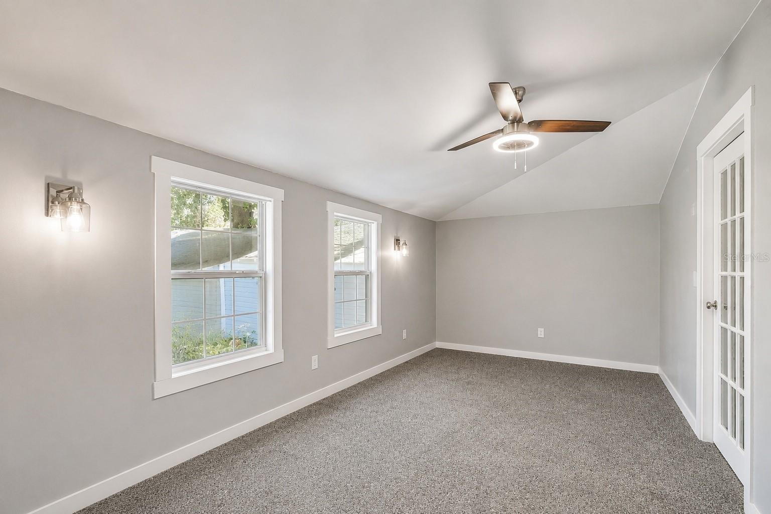 906 E HAMILTON AVE — photo 33
