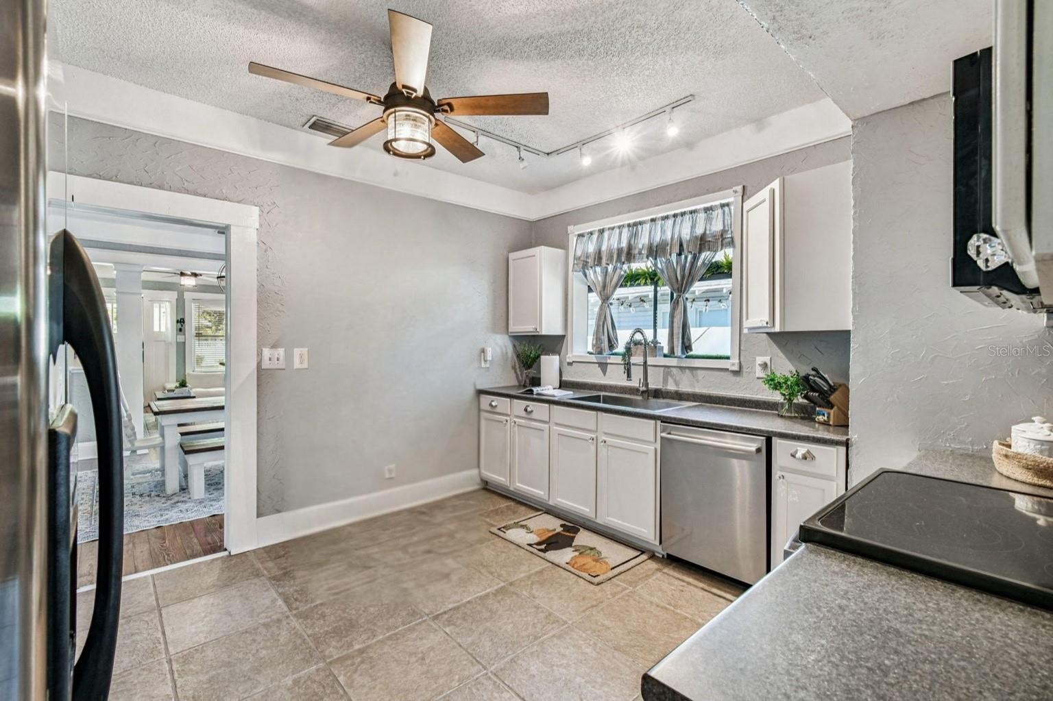 906 E HAMILTON AVE — photo 16