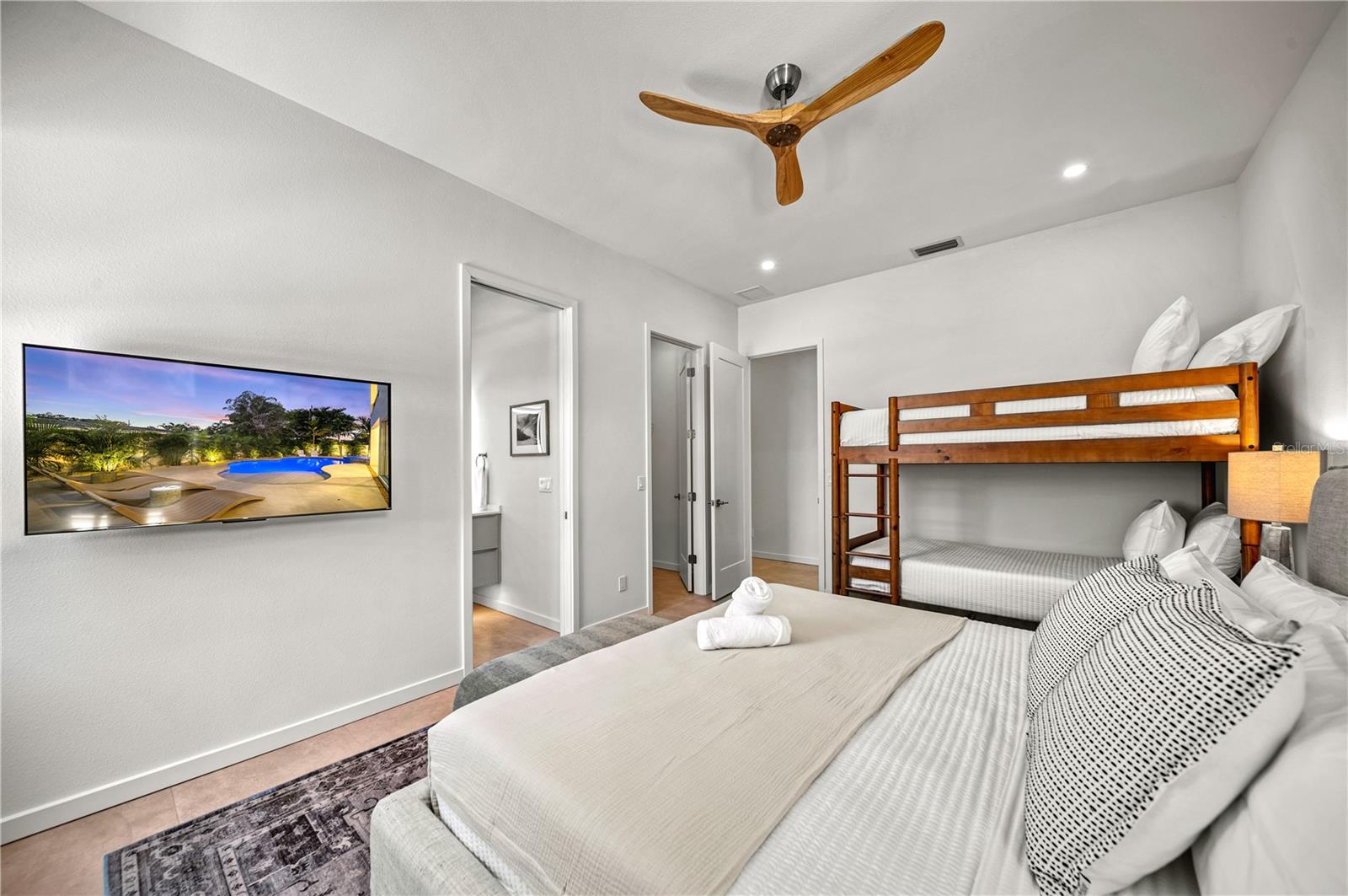 2163 WALDEMERE ST — photo 38