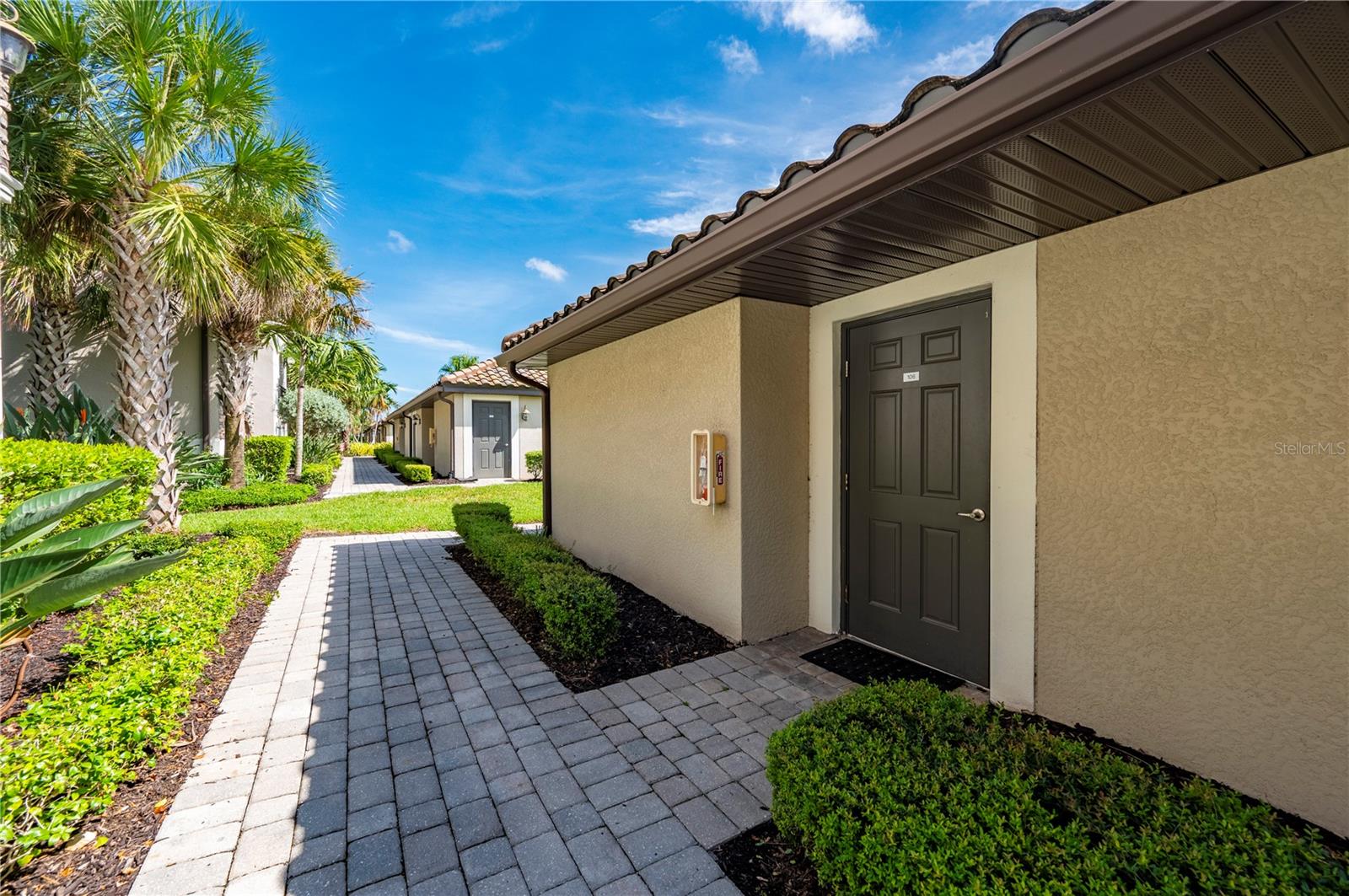 5517 PALMER CIR #106 — photo 4