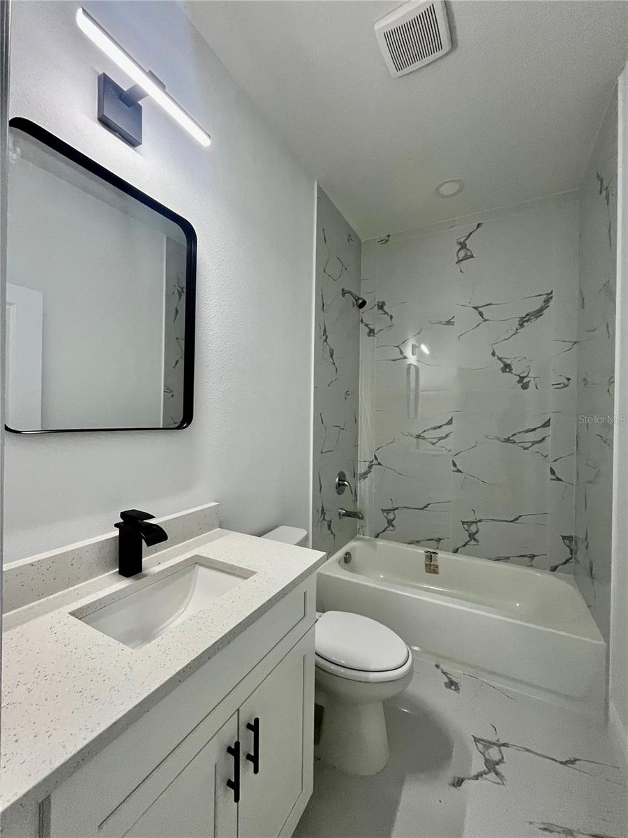 8112 N GREENWOOD AVE — photo 9