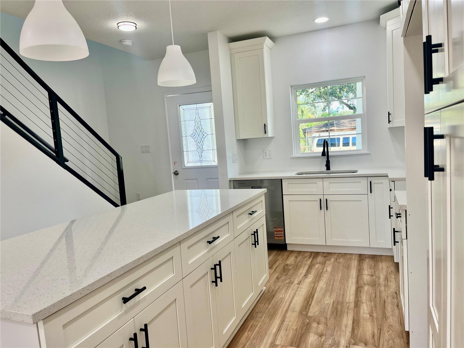 8112 N GREENWOOD AVE — photo 3