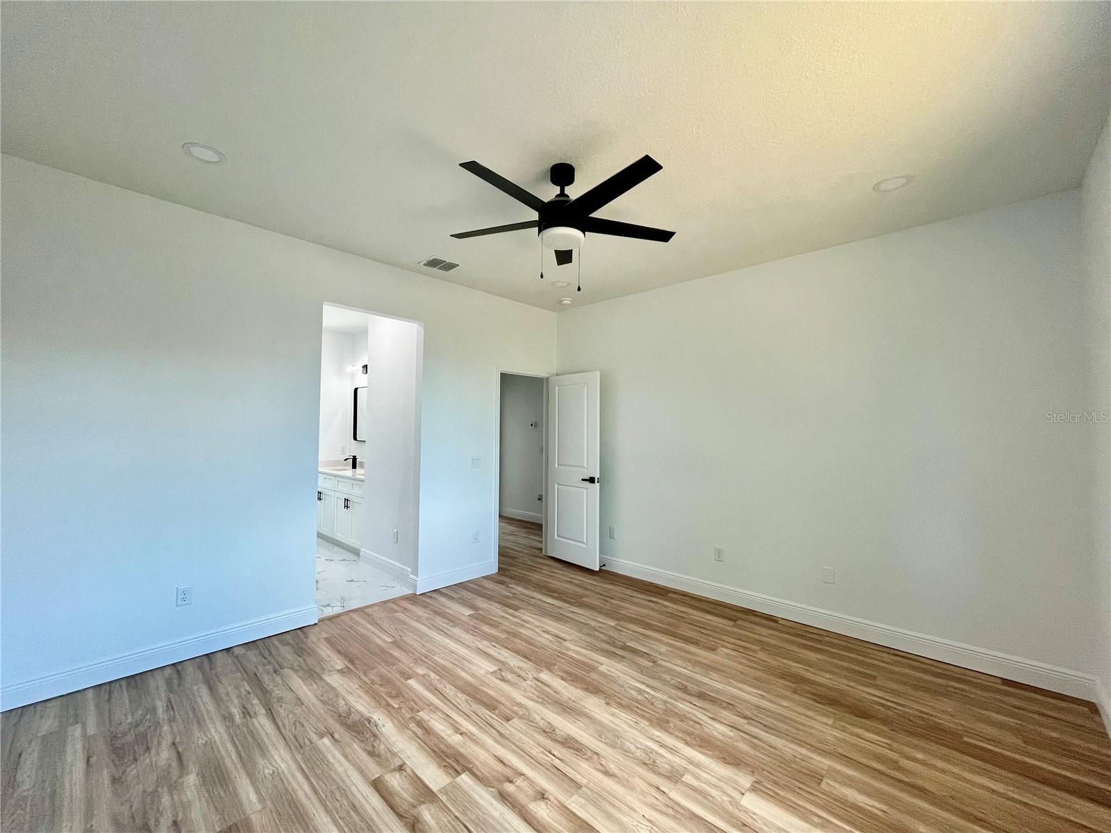 8112 N GREENWOOD AVE — photo 8