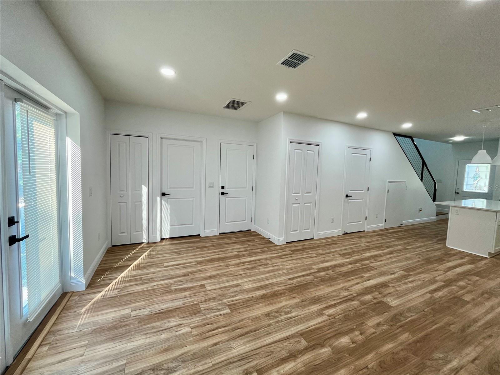 8112 N GREENWOOD AVE — photo 4