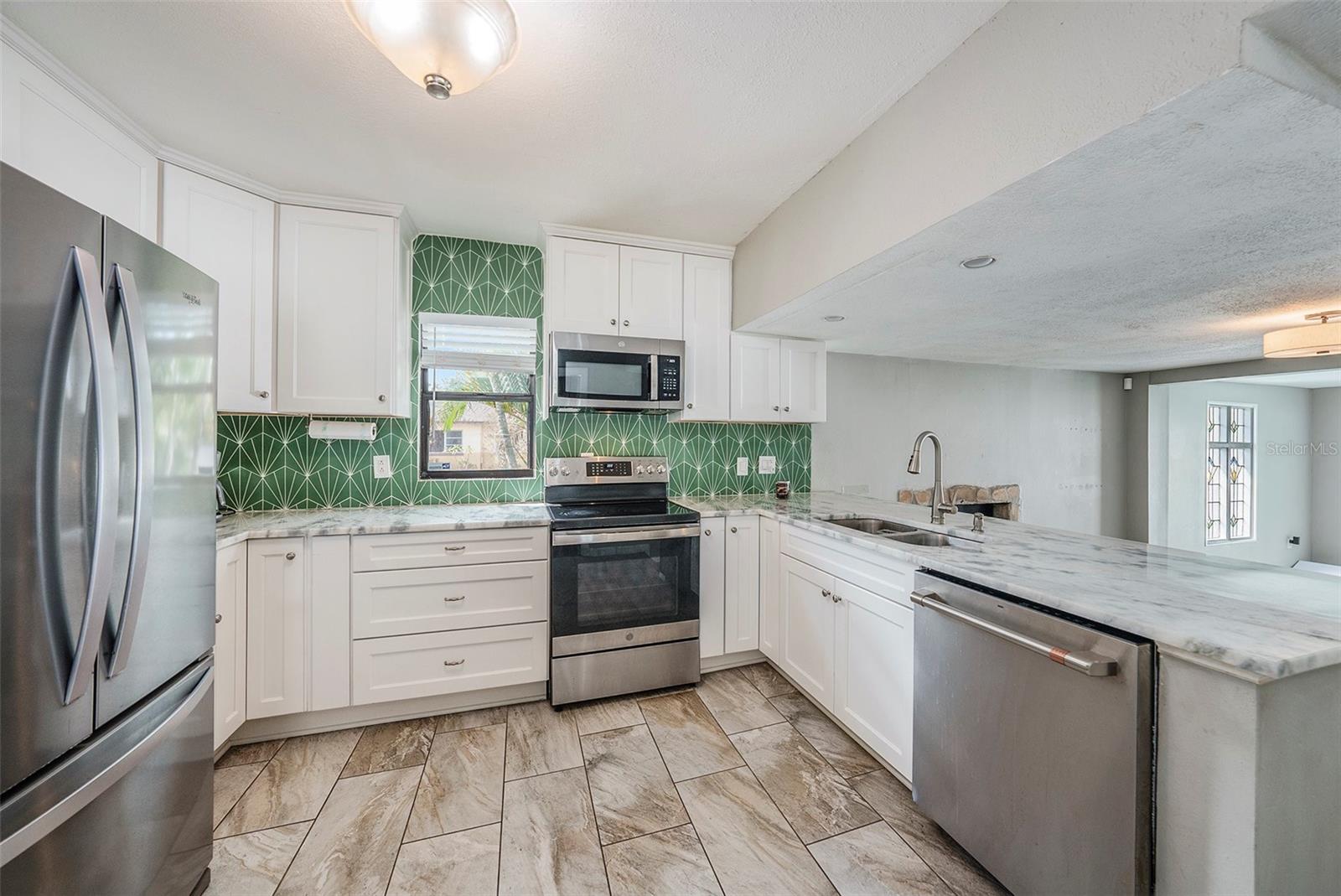 1702 E KNOLLWOOD ST — photo 11