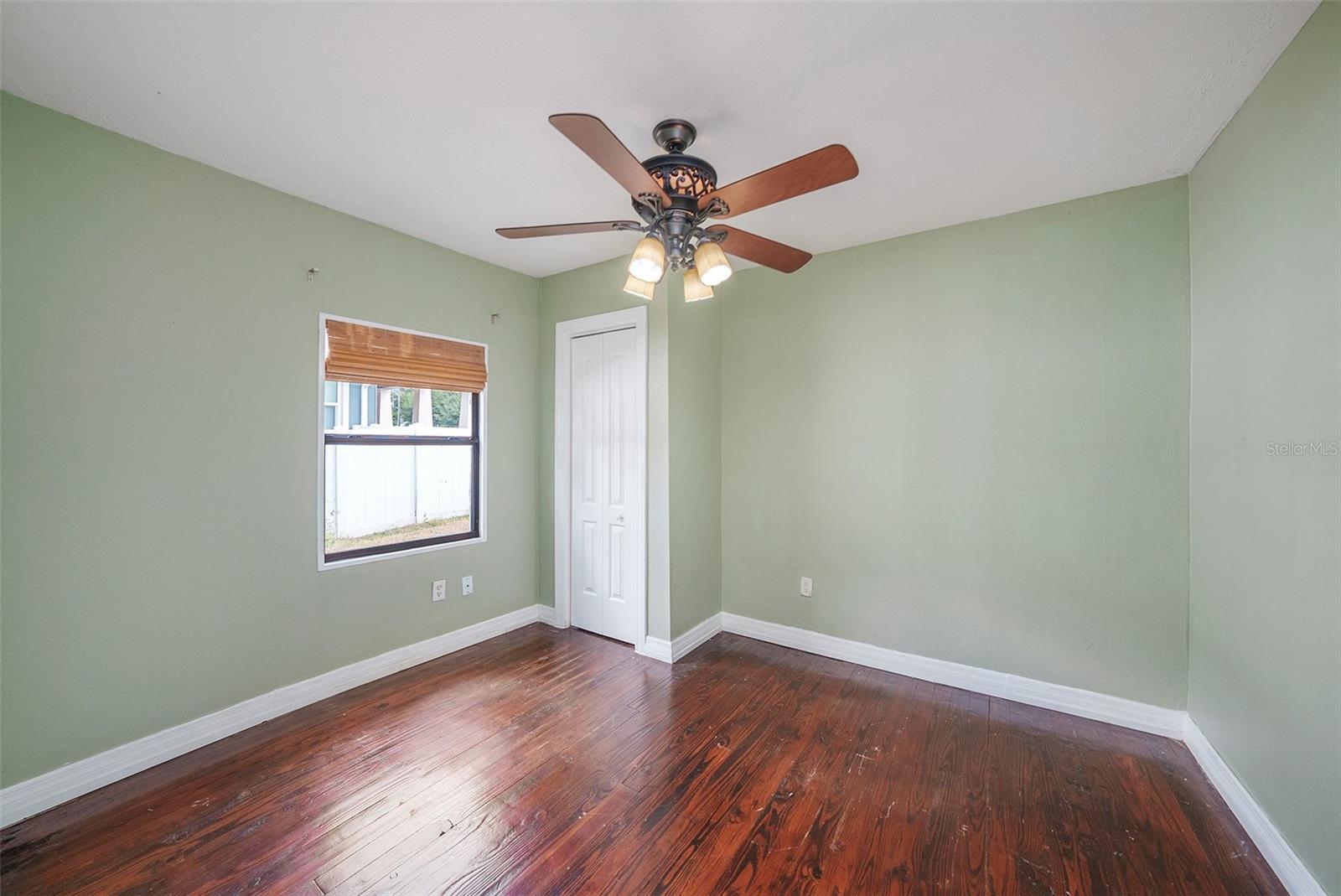 1702 E KNOLLWOOD ST — photo 23