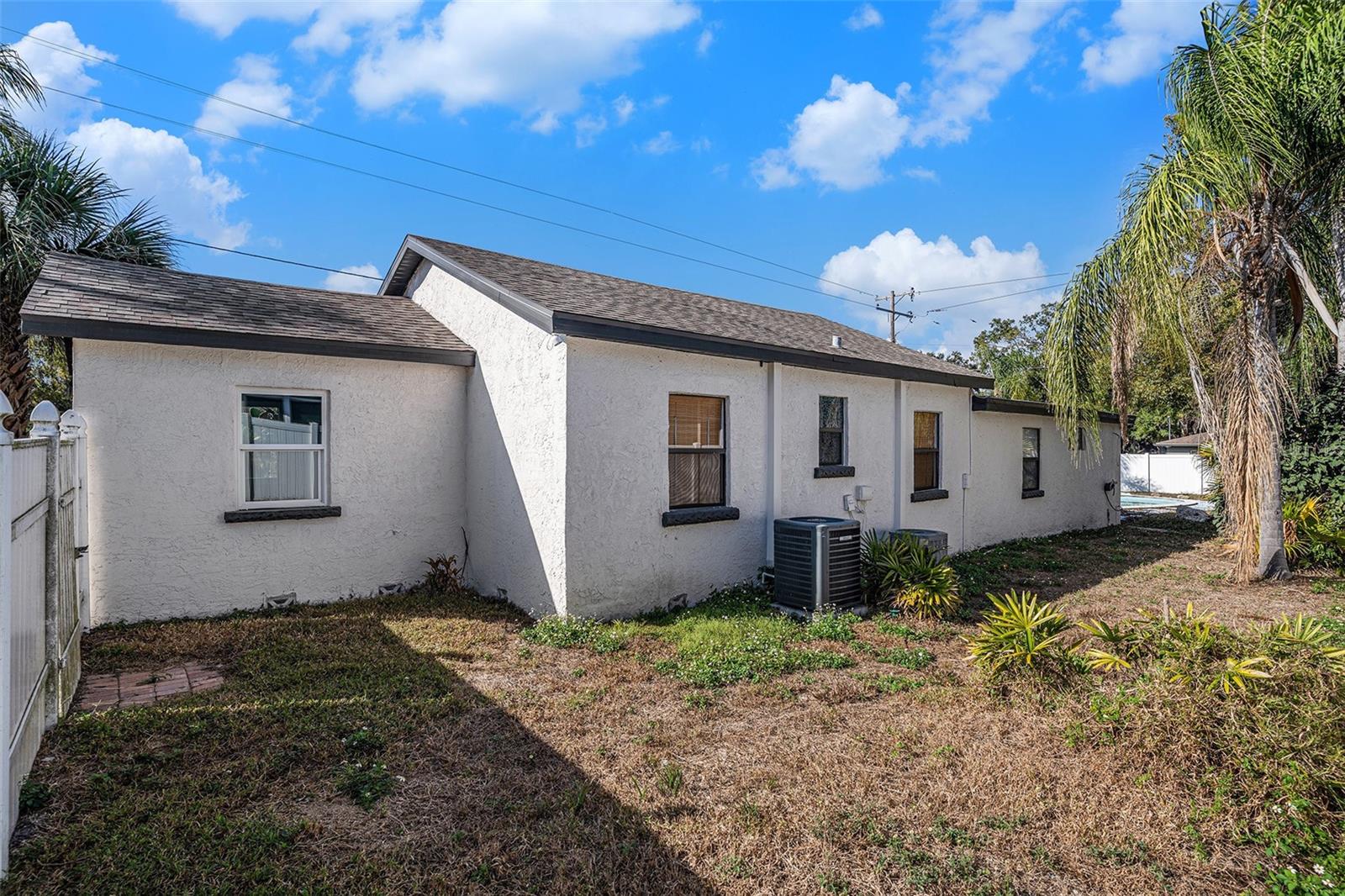1702 E KNOLLWOOD ST — photo 32