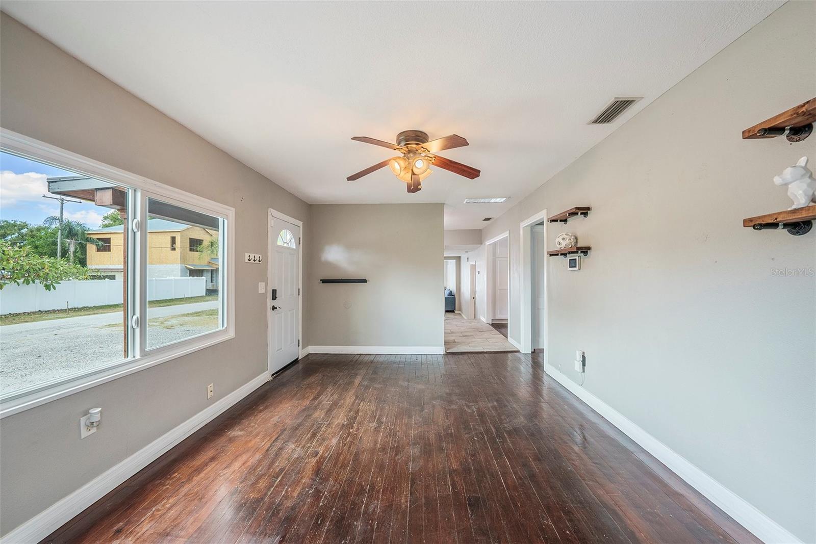 1702 E KNOLLWOOD ST — photo 15