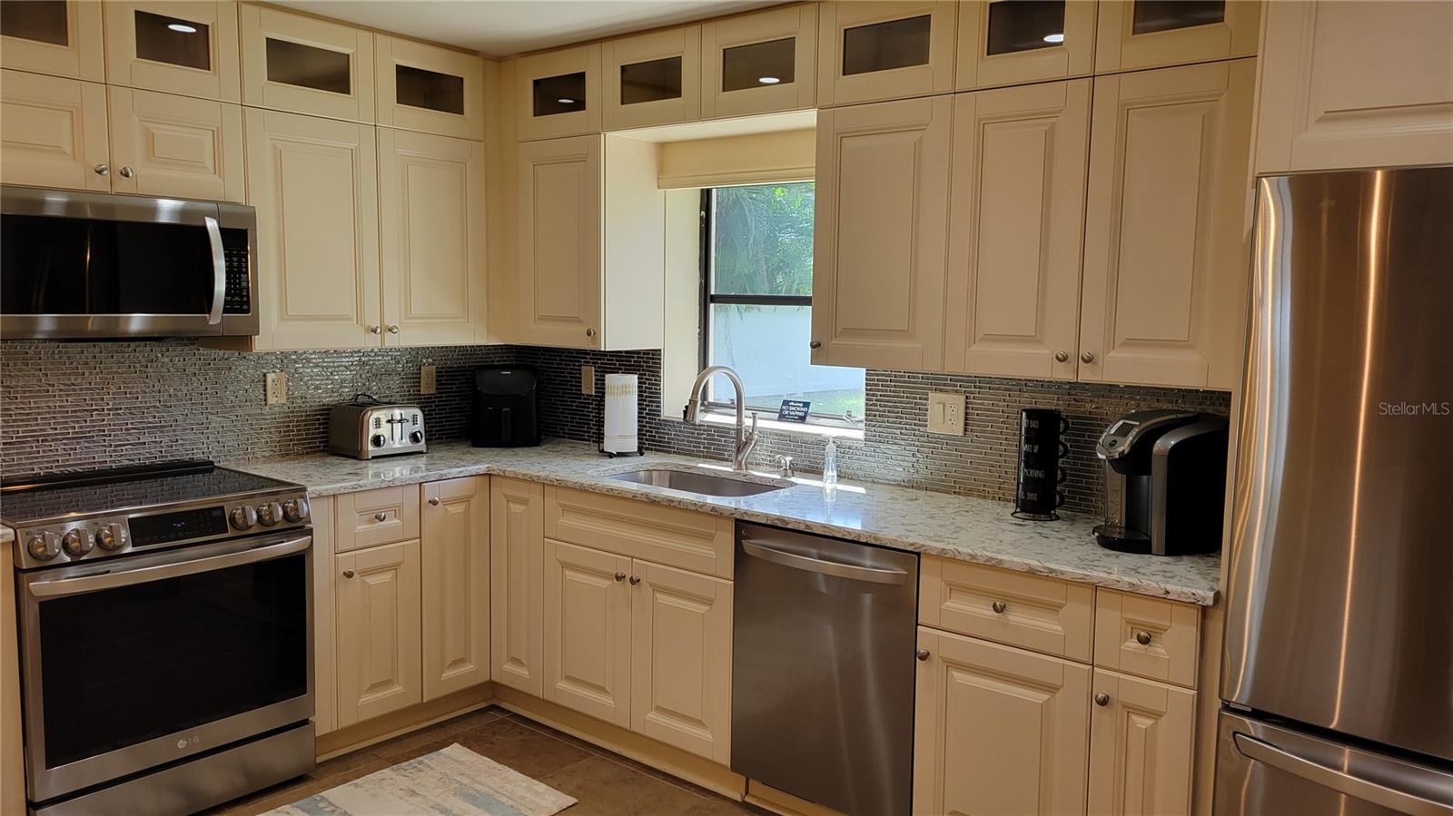3932 SUNSHINE AVE — photo 5
