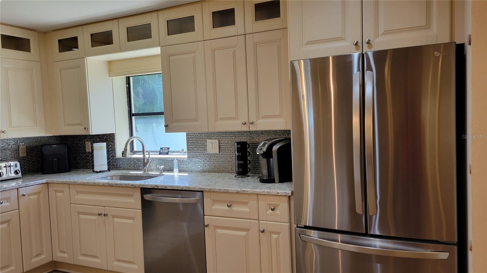 3932 SUNSHINE AVE — photo 6