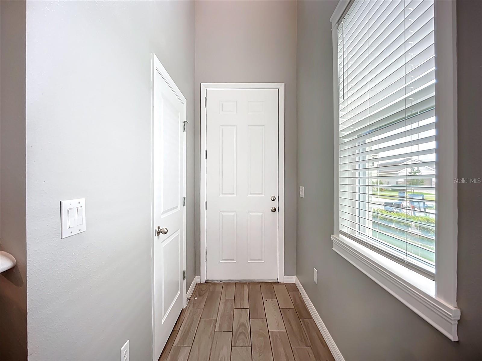 11829 CLARE HILL AVE — photo 8